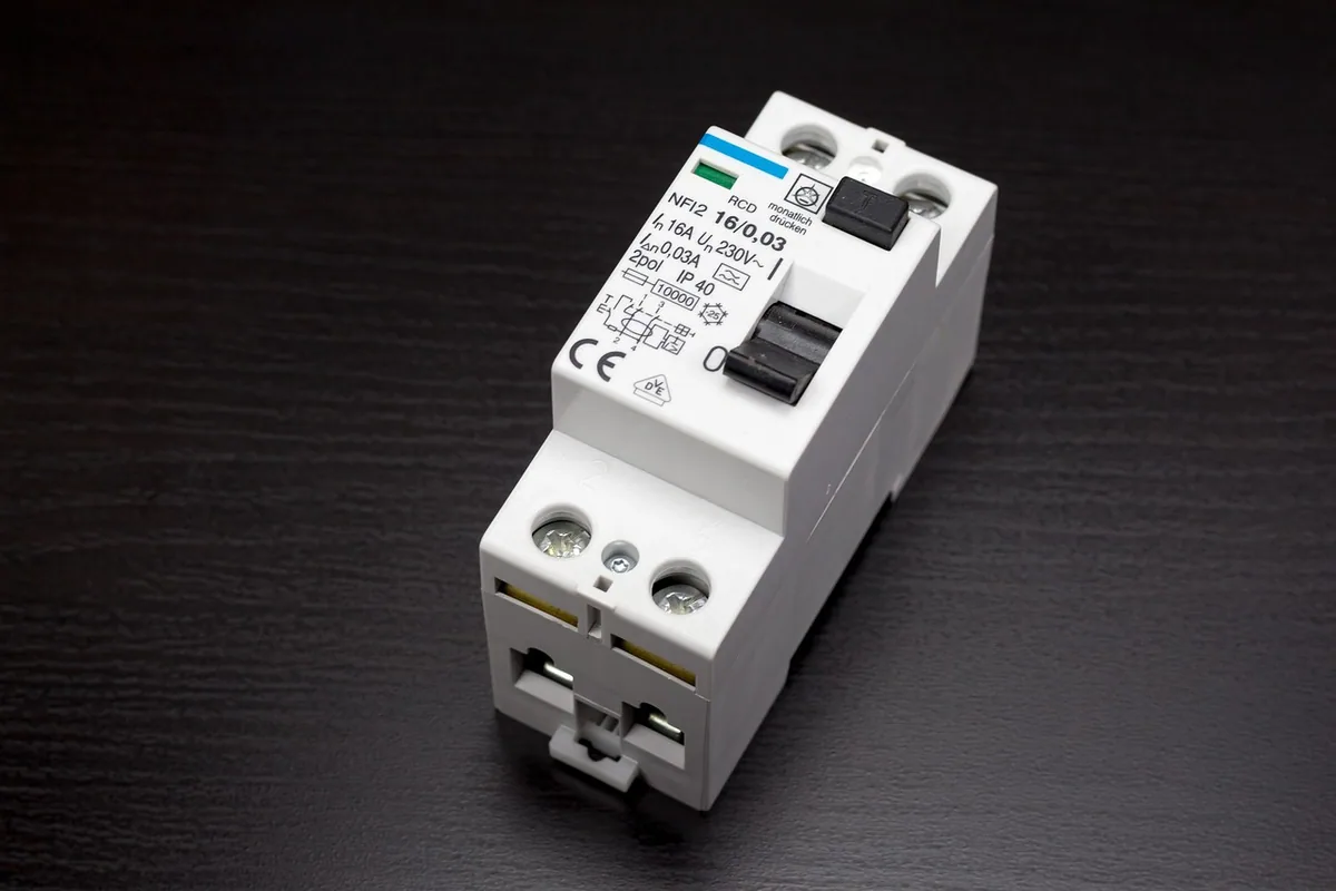 Interruptor diferencial de 30 mA, una de las protecciones básicas de un cuadro eléctrico de vivienda